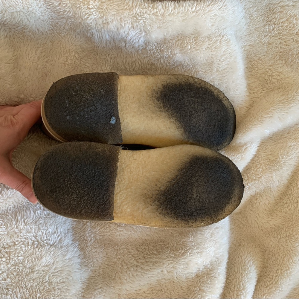 Clarks Women's Light Tan Suede Desert Boots - Picture 8 of 10